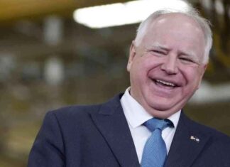 Kamala Harris choisit Tim Walz comme colistier complémentaire stratégique news-06082024-180250