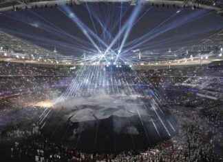 Cérémonie de clôture des JO 2024 : Karaoké géant et spectacle onirique en direct news-12082024-002530