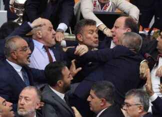 Bagarre générale entre députés au Parlement turc: tensions politiques en Turquie news-17082024-130805