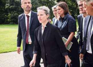 Arrivée du nouveau premier ministre pour des consultations avec Emmanuel Macron news-23082024-125648