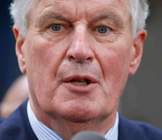 Barnier rassemble une majorité avec les députés macronistes news-10092024-104855