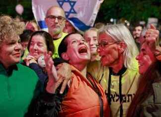 Libération de trois jeunes femmes sur la place des otages à Tel-Aviv: Joie et soulagement libration-de-trois-jeunes-femmes-sur-la-place-des-otages-tel-aviv-joie-et-soulagement