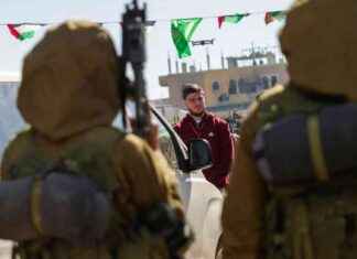 Otages israéliens remis par le Hamas à la Croix-Rouge dans la bande de Gaza otages-israliens-remis-par-le-hamas-la-croix-rouge-dans-la-bande-de-gaza