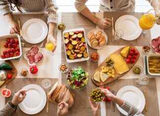 Découverte culinaire : burrata, bresaola, jambon, edamame, chou kale et pain au chocolat pour un brunch healthy Découverte culinaire : burrata, bresaola, jambon, edamame, chou kale et pain au chocolat pour un brunch healthy