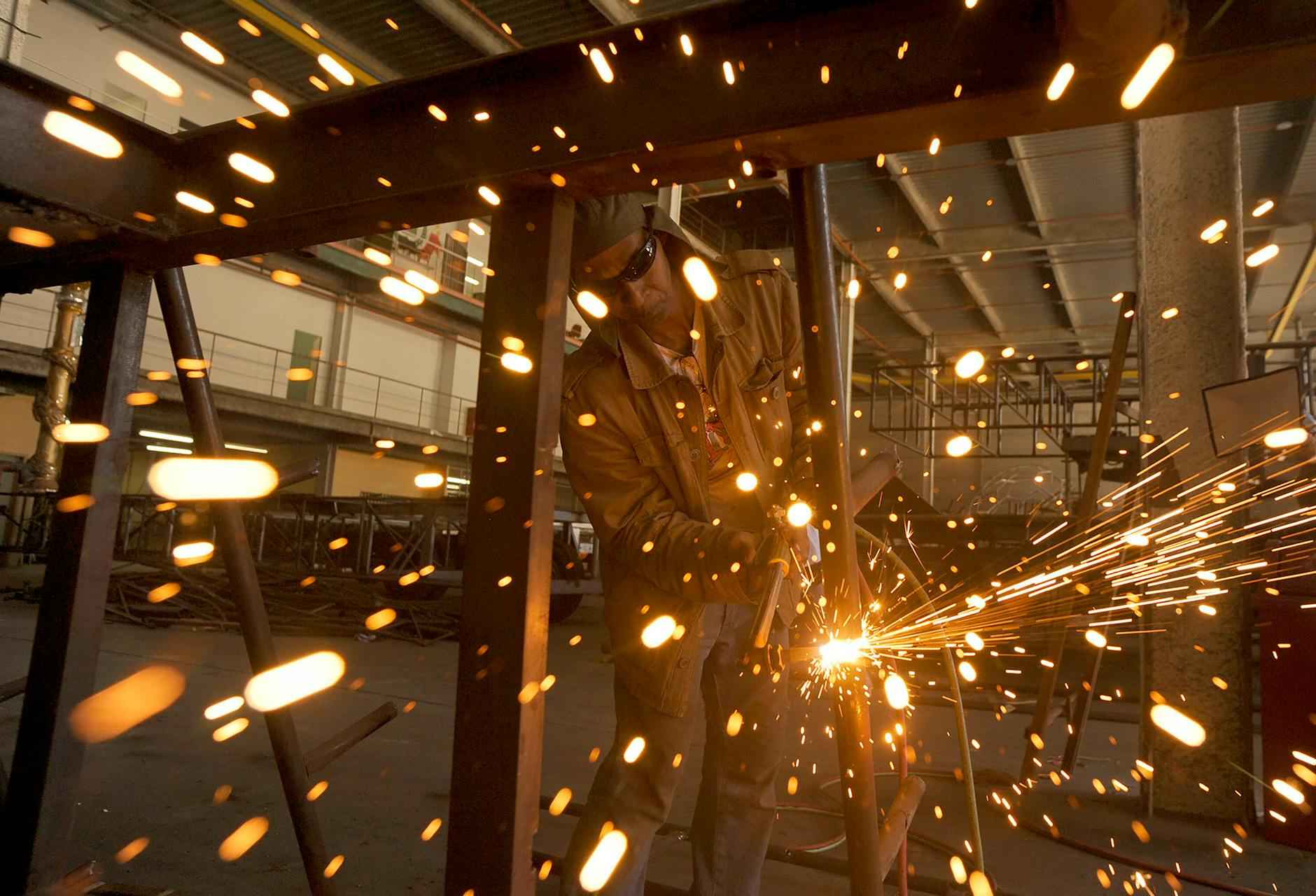 Outils et bricolage : grelinette, visseuse, multiprise, panneau pocket et poteaux carrés pour la maison 4 Installation d'un panneau pocket