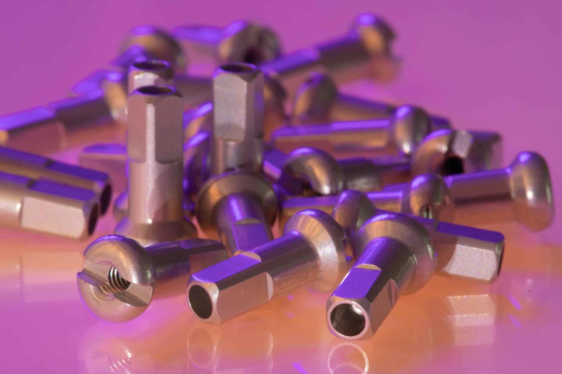 Outils et bricolage : grelinette, visseuse, multiprise, panneau pocket et poteaux carrés pour la maison 2 Visseuses à percussion : puissance et rapidité