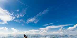 Sport extrême : jet ski, ballon de basket, skieur, hip thrust, manette PS5 30 ans – activités & gaming tendance Sport extrême : jet ski, ballon de basket, skieur, hip thrust, manette PS5 30 ans – activités & gaming tendance