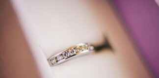 Tous les secrets de la maroquinerie : sac Jacquemus, Valentino, stylo Mont Blanc, foulard, mug et montre Rolex Tous les secrets de la maroquinerie : sac Jacquemus, Valentino, stylo Mont Blanc, foulard, mug et montre Rolex