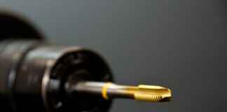 Travaux maison : perceuse visseuse Racetools, scie sauteuse, chauffeuse et parasol déporté Travaux maison : perceuse visseuse Racetools, scie sauteuse, chauffeuse et parasol déporté