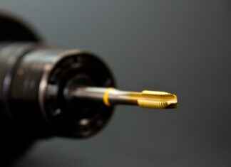 Travaux maison : perceuse visseuse Racetools, scie sauteuse, chauffeuse et parasol déporté Travaux maison : perceuse visseuse Racetools, scie sauteuse, chauffeuse et parasol déporté